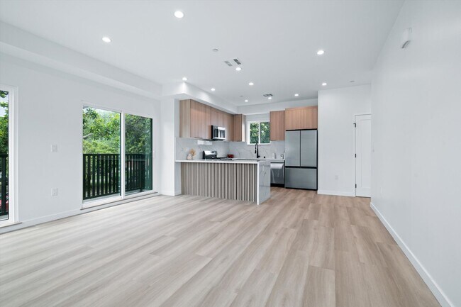 Building Photo - 1840 Stoner Ave