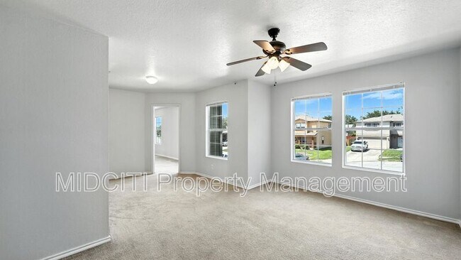 Building Photo - 209 Hinge Loop