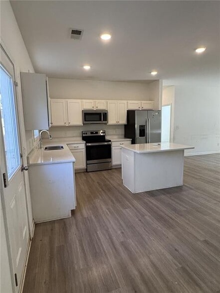 Building Photo - 1151 Pontiac Cir