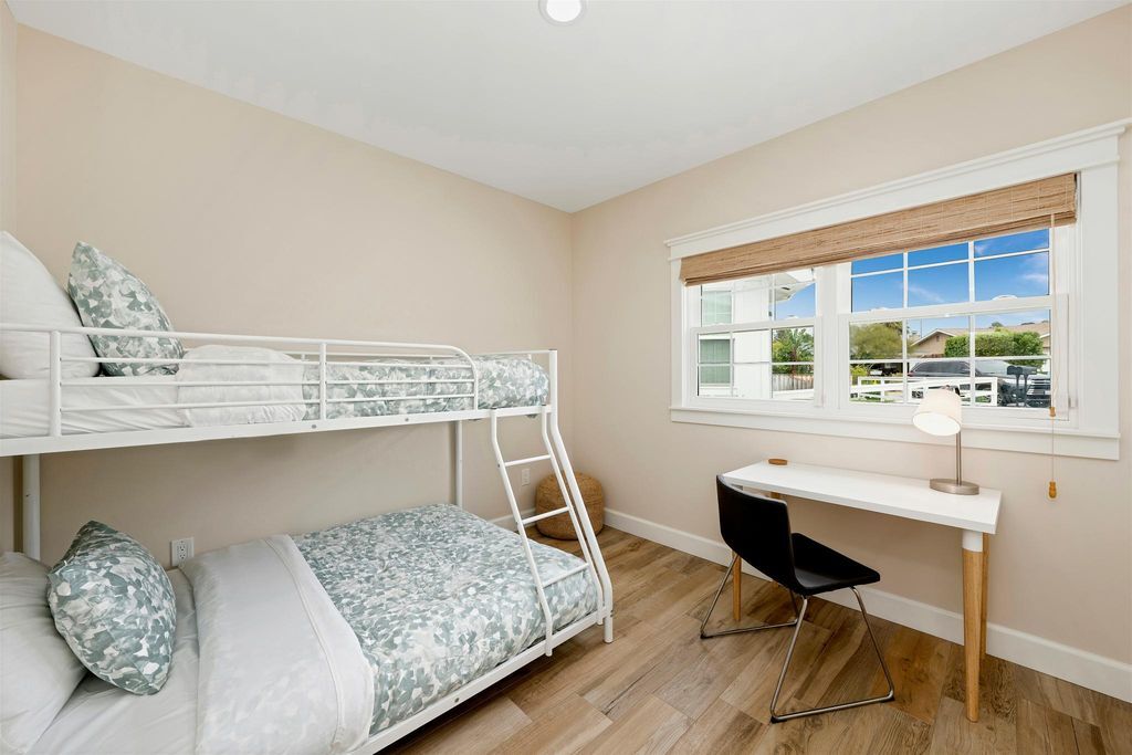 No longer bunk bed - now queen bed - 2103 Loquat Pl