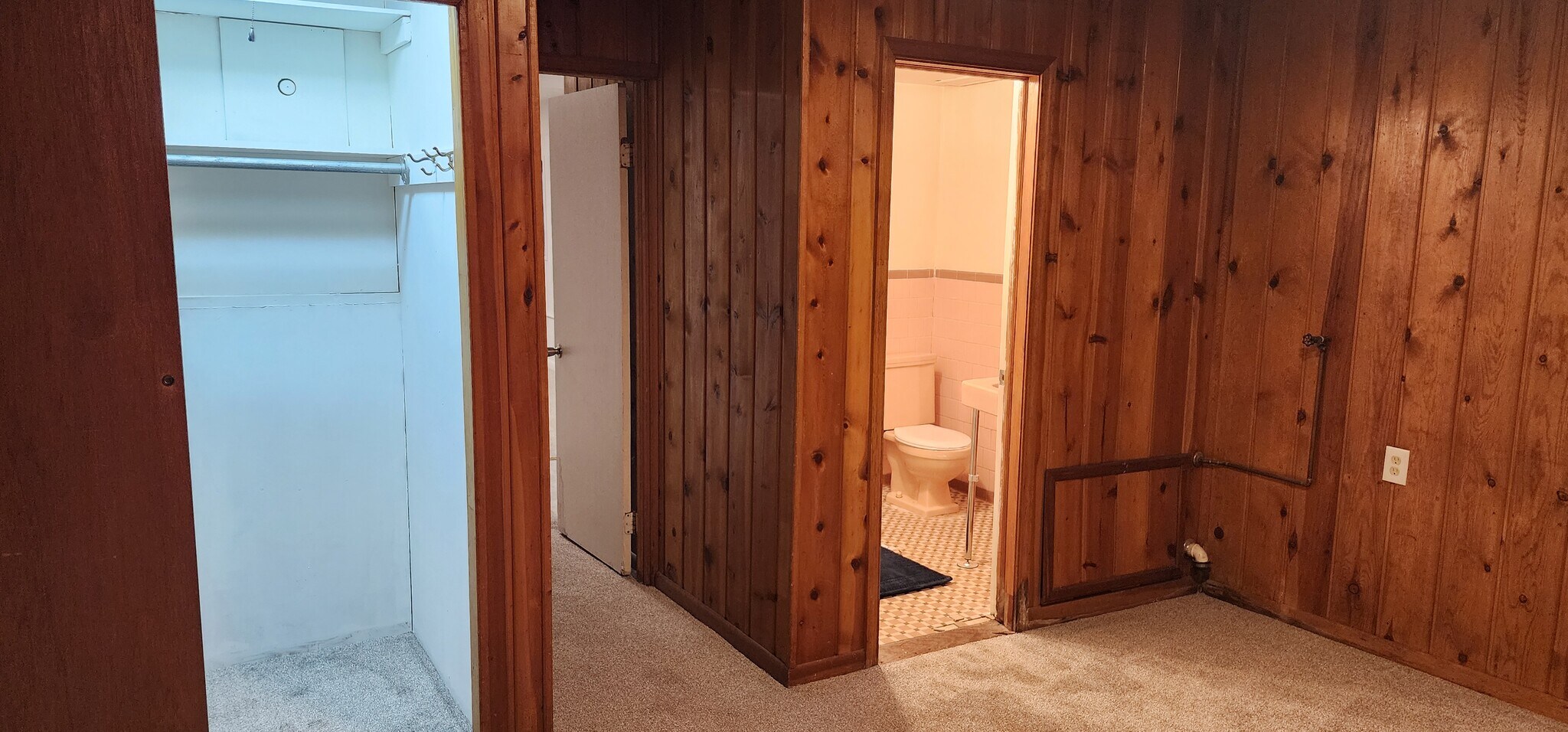 Building Photo - 1001 Orchard Way