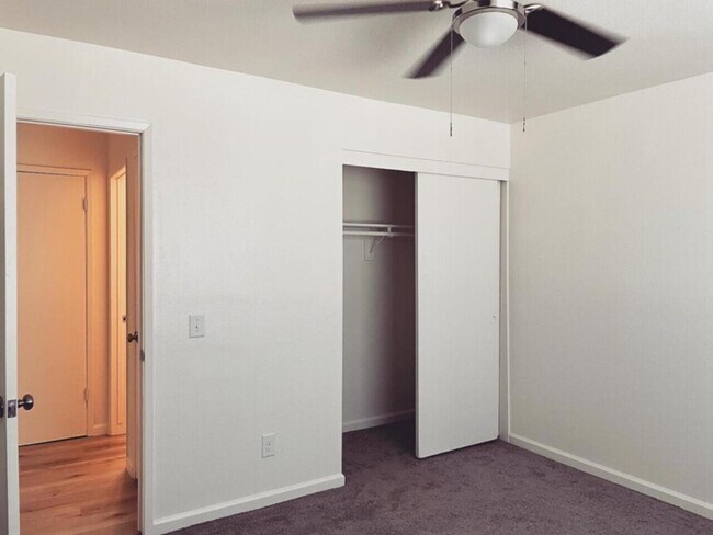 Building Photo - Courtyard II