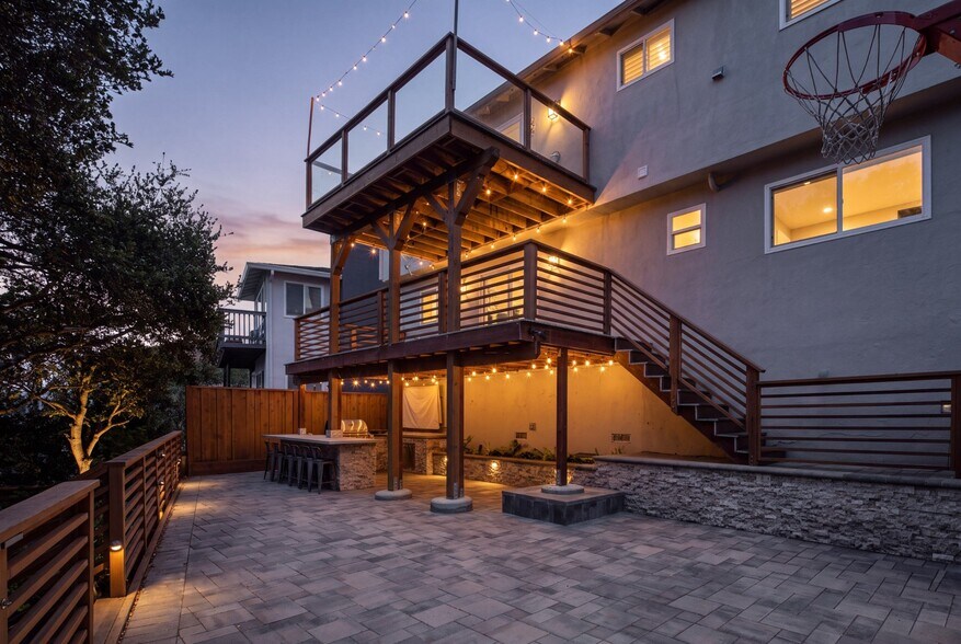 Building Photo - 3511 Hillcrest Dr