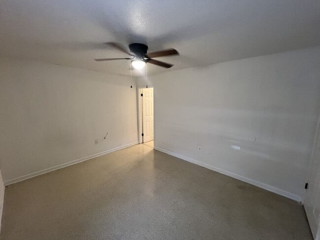 Building Photo - 2 bedroom, 2 bath apartments in Sherwood F...