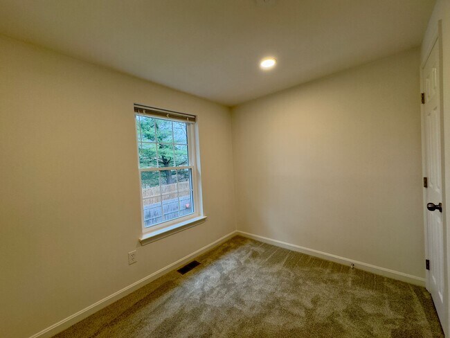 Building Photo - Charming 3 Bedroom/1.5 Bathroom Townhome in Belcamp, MD!