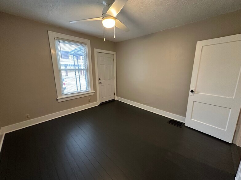 Building Photo - 424 Cherry St