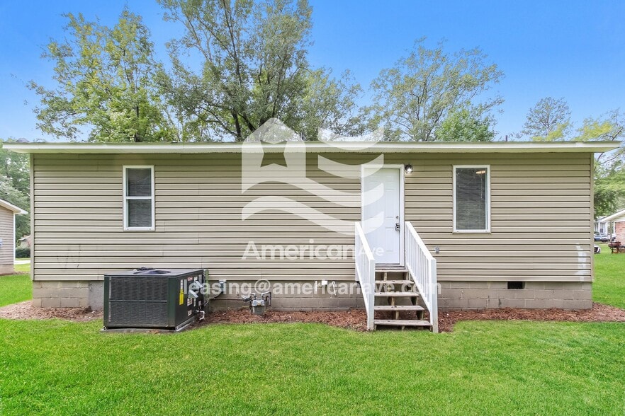 Building Photo - 448 Bussey Ave