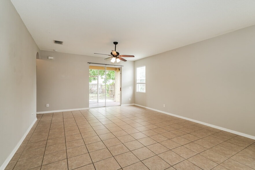 Building Photo - 8574 Deer Chase Dr