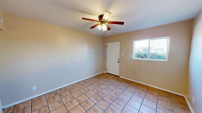 Building Photo - 1450 Cerrillos Rd