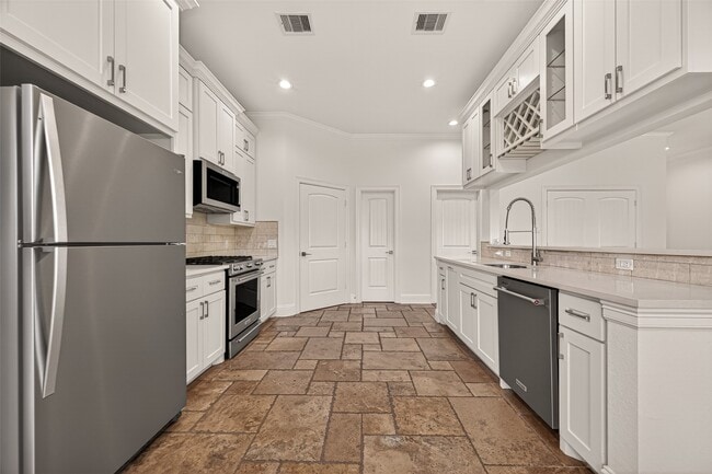 Building Photo - 2211 Silverbonnet St