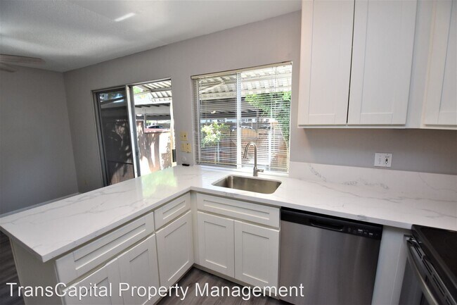 Building Photo - 8867 Salmon Falls Dr