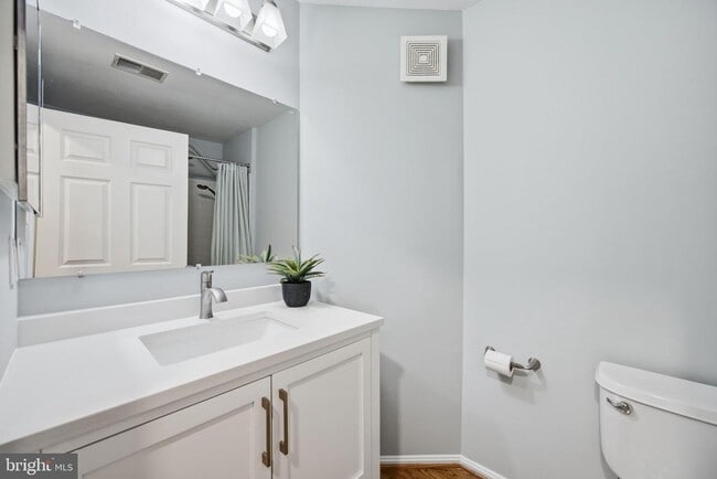 Building Photo - 10793 Symphony Way