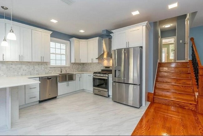 Building Photo - 210.5 Terrace Ave