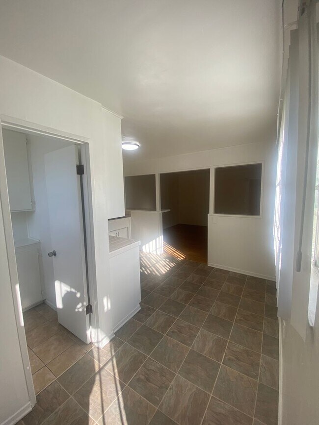 Building Photo - Randall Apartments