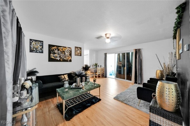 Building Photo - 102 Oleander Rd