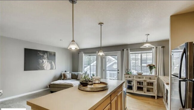 Building Photo - 903 Snowberry St