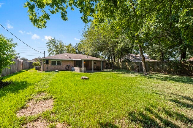 Building Photo - 21806 Falvel Rd