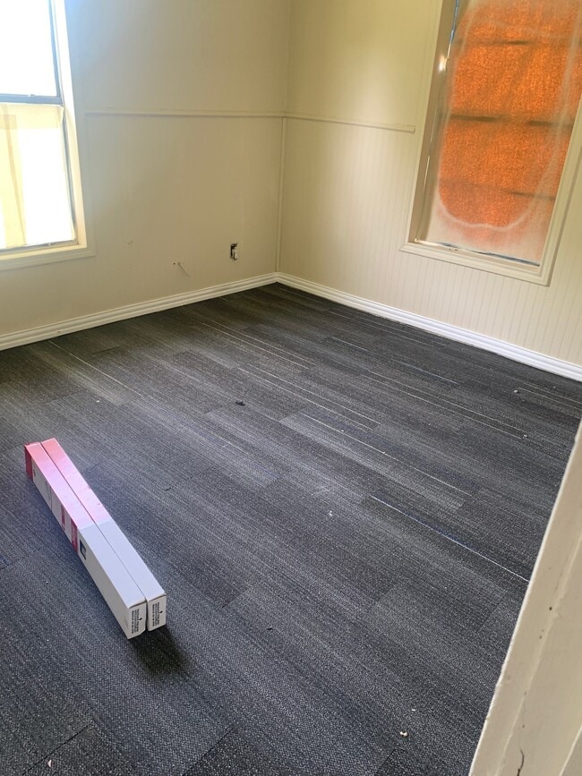 Building Photo - 209 18th Ave N