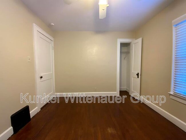 Building Photo - 407 W Van Buren St