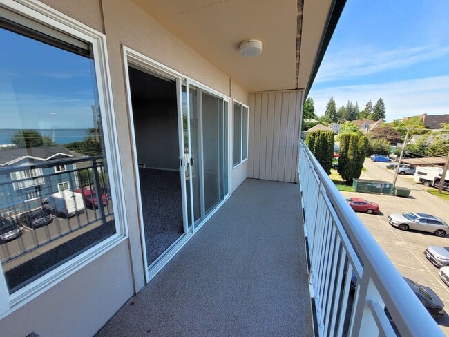 Building Photo - Southside Condo with a View - 1 Bedroom - ...