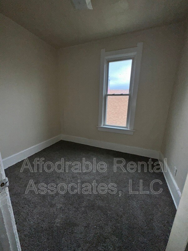 Building Photo - 1428 S 11th St