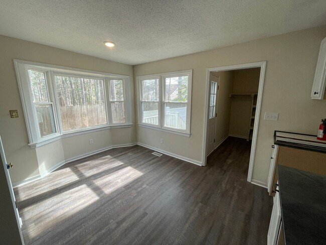 Building Photo - 3323 Christopher Dr NW