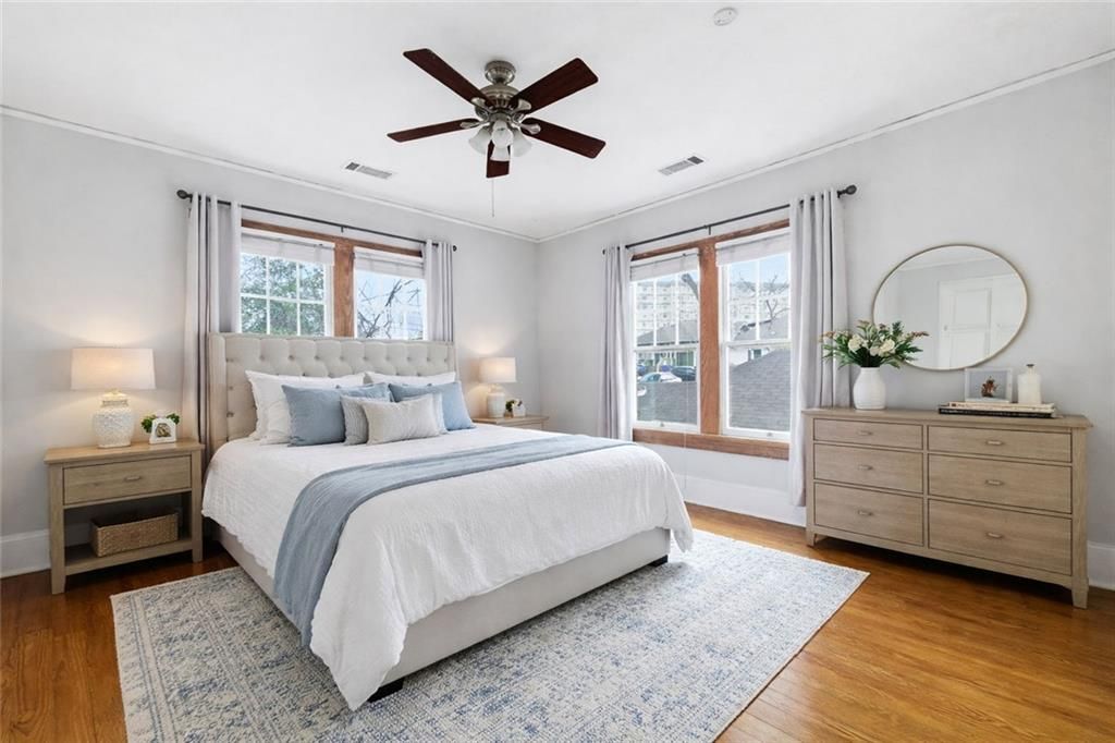 Building Photo - 114 E Maple St