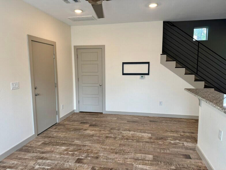 Building Photo - 5300 Samuel Huston Ave