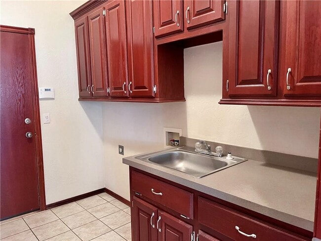 Building Photo - 628 Allison Ln