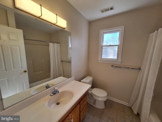Building Photo - 21 Stonewall Ct