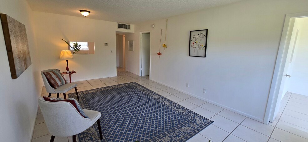 Building Photo - 5031 W Oakland Park Blvd