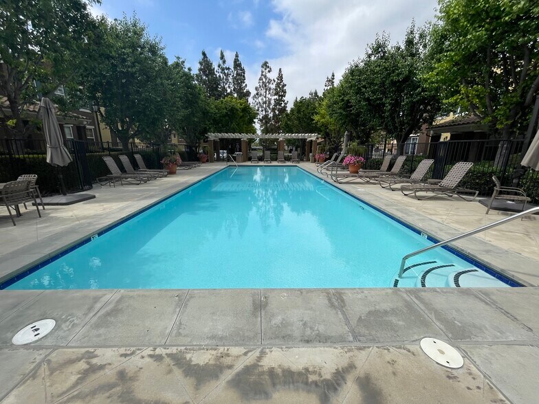 Building Photo - 910 Timberwood