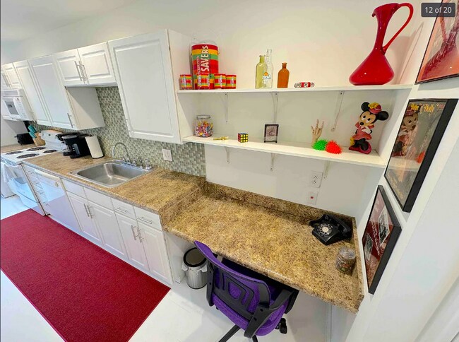 Building Photo - 924 Spain Ave