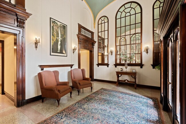 Building Photo - 2015 NW Flanders St