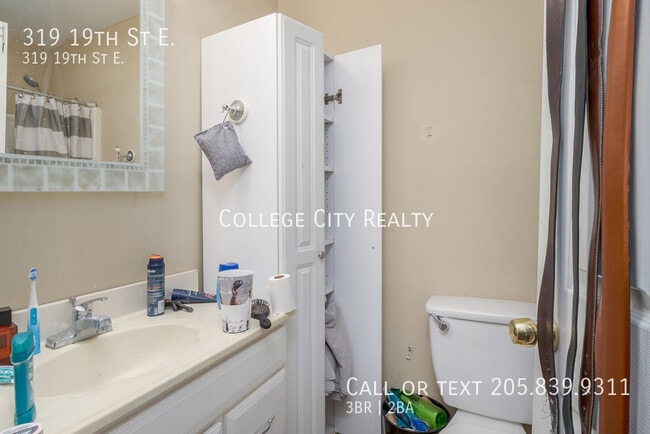 Building Photo - 319 19th St E