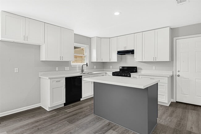 Building Photo - 7410 Woodoak Dr