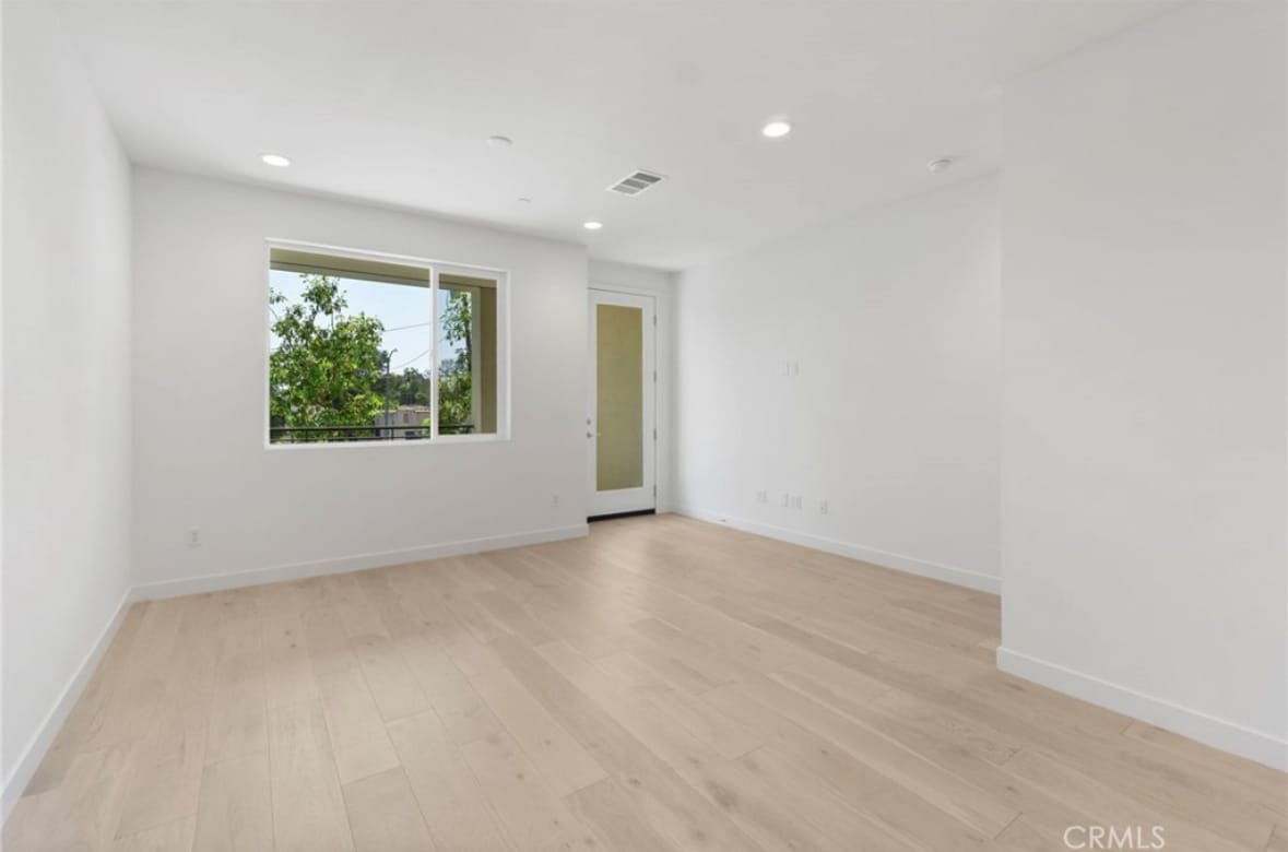 Building Photo - 22 E Sunset St