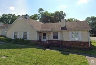 Building Photo - Desirable LOCATION in the heart of Bellevue!!