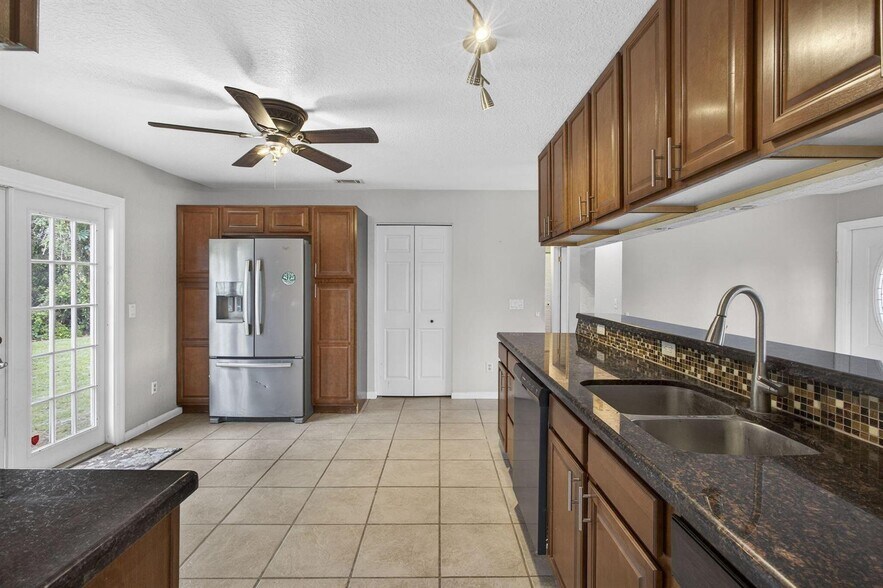 Building Photo - 16932 Okeechobee Blvd