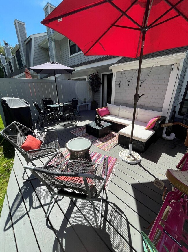 Building Photo - 50 Hubbard Ln