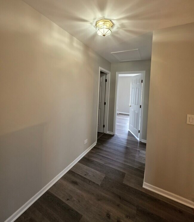 Building Photo - 675 Fieldcrest Dr