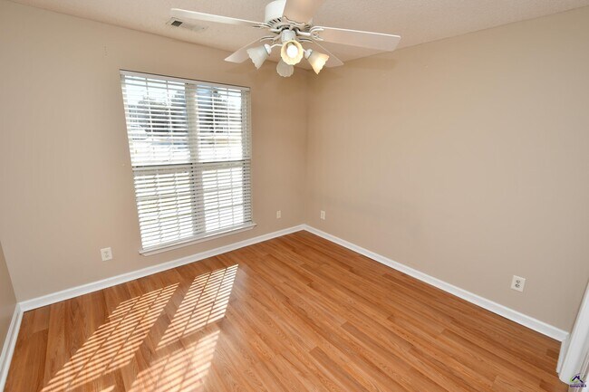 Building Photo - 107 Dorothy Ct