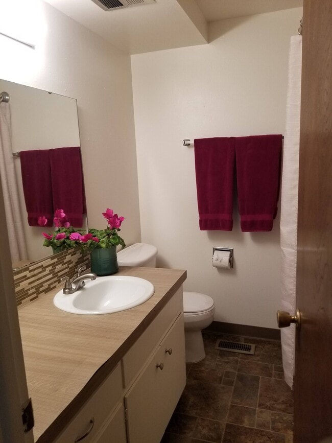 Building Photo - 1232 W Ridenbaugh St