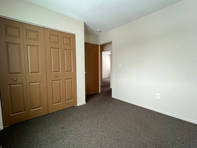 Building Photo - 611 E Burnsville Pkwy