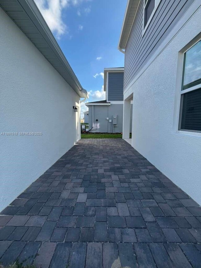 Building Photo - 5984 Zen Wy