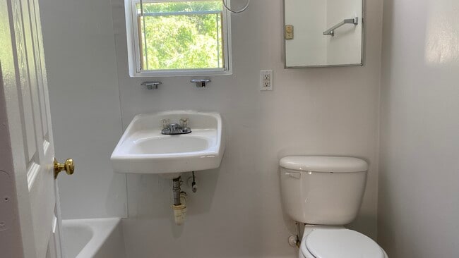 Building Photo - 2107 Staunton Ave NW