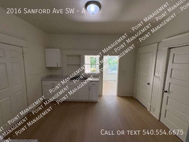 Building Photo - 2016 Sanford Ave SW