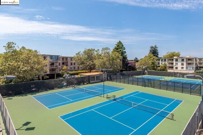 Building Photo - One Bedroom Condo Available in Watergate C...