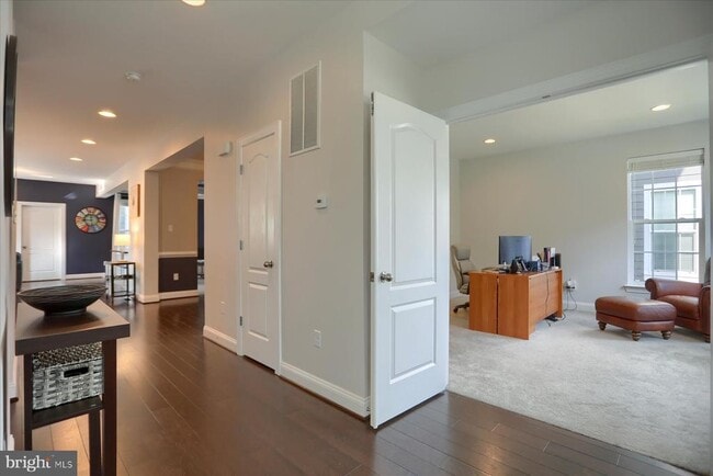 Building Photo - 6407 Falconwood St