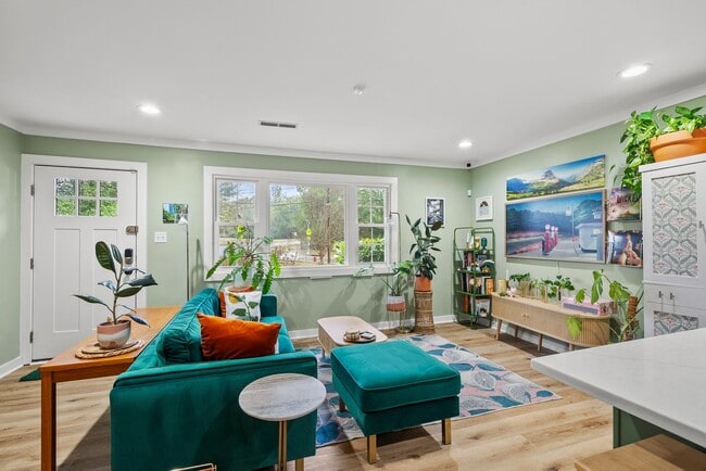 Building Photo - Durham's Best Ranch!